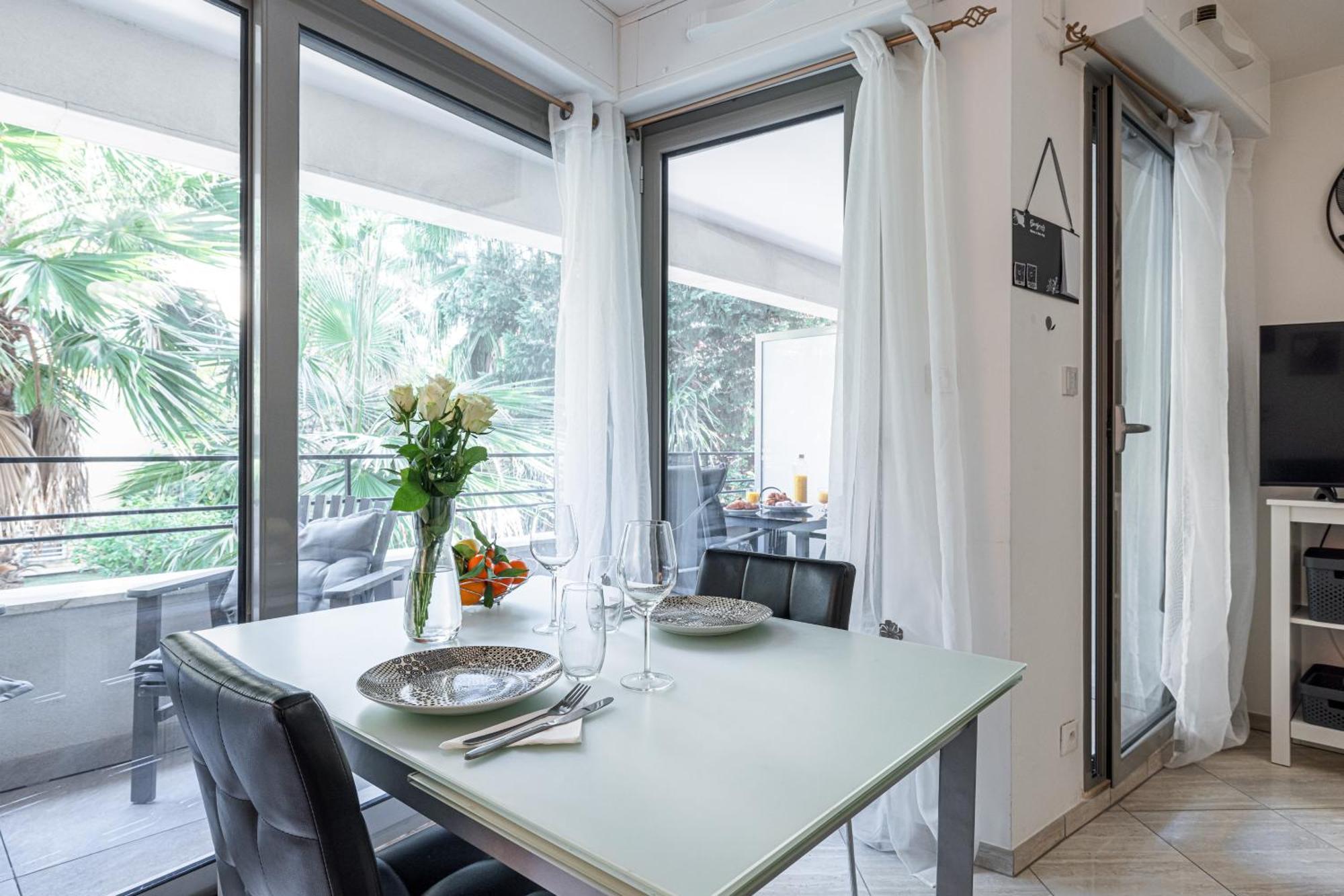 Appartement Centre Terrasse Climatisation 50m Menton